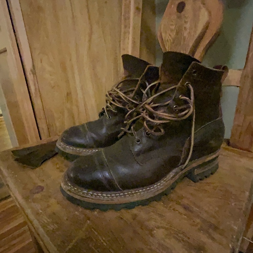 White’s boots Okanogan. Dark Brown Wax flesh w/ toe cap. 8.5D.